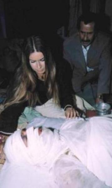 Mezun olduktan sonra Zeki Alasya'nn ynettii "Ada'da Bir Sonbahar" adl TV filminde oynad