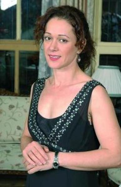 zellikle genlik yllarnda rol ald Sper Baba'da canlandrd Elif karakteriyle bir kuan belleinde yer etti