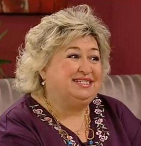 lnihal Demir, yllar nce 48 yandayken bankaclktan emekli olduunda bir gn oyuncu olaca iine domu aslnda. Ara sra gz att ocuklar Duymasn dizisini izlerken "Bir gn ben de bu dizide oynayacam" diye geirmi aklndan