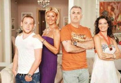 Bu diziyle birlikte milyonlarca kii onu tand... Sonra da Bir ok sinema filmi ve dizide rol ald. Karadal u sralar yeniden ekilen ocuklar Duymasn'da rol alyor. Ve kendisinin de ifade ettii gibi Haluk karakterini canlandrmaktan ok keyif alyor