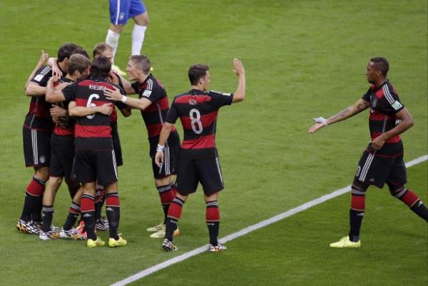 Almanya gelecek Dnya Kupas'nn gollerini de imdiden atyor.