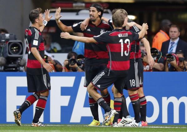 Birileri Almanya'ya galip olduunu sylesin devre arasnda..