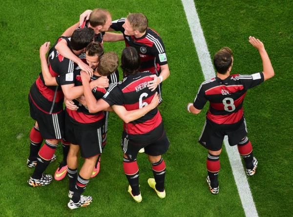 O GLOBO: Utanlarn utanc. katledildi, ezildi, yok edildi. Brezilya, Almanya karsnda tarihinin en kt sonucunun acsn ekiyor.