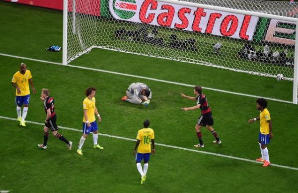 Trk asll Alman futbolcu Mesut zil, "Ne mat! Seni tekrar grmek harika Estadio do Maracana!" ifadelerini kulland.