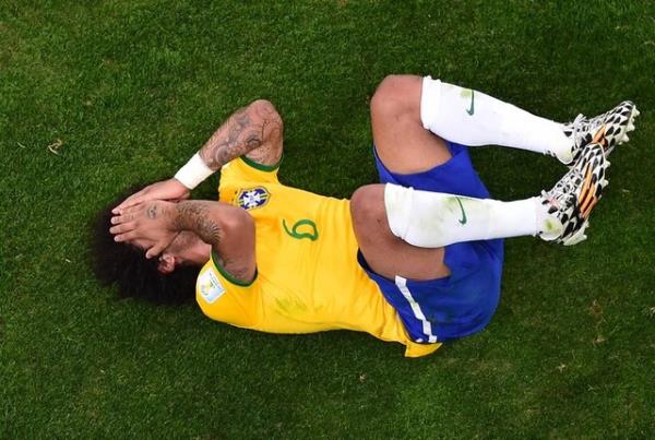 Daily Mirror da Sun gibi, "Bu Dnyad Hezimet" manetini att.