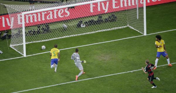 Takmnn 2 golne imza atan Andre Schrrle, "Hadi Almanya! Son bir adm! Rio biz geliyoruz" ifadelerini kullanrken, Per Mertesacker ise, "Ben gerekten imdi eleniyorum. Haydi imdi finale gidelim" dedi.