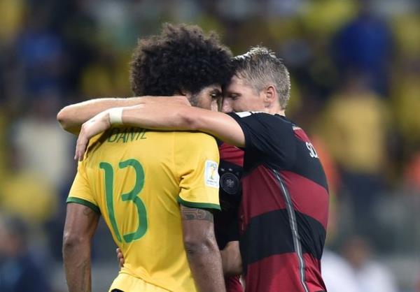 The Daily Telegraph, "Brezilya'nn Ryas Hayal krkl le Bitti" balkl birinci sayfa haberinde Brezilya'nn zntsn belirten gzlerinden yalar akan bir Brezilyal taraftarn resmini bytt.