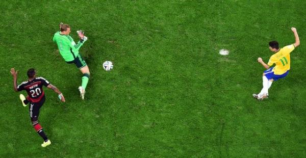 Brezilya'nn 2014 FIFA Dnya Kupas yar final mcadelesinde Almanya karsnda yaad 7-1'lik tarihi yenilginin ardndan, lke basn "utan" ve "kk drc" ifadelerini balklarna kard.