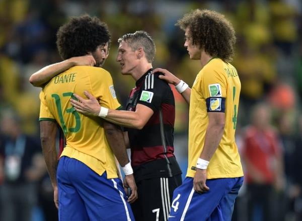 Folha de Sao Paulo gazetesi de "Almanya, 7-1 ile Brezilya'y kk dryor ve 8. Dnya Kupas finaline gidiyor. Bir dn sonu" diye yazd.