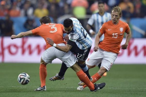 memleket spikerleri 3 senedir "kayt" derken kendi hala kyt-koyt falan gibi telaffuzlarda kalm kii.