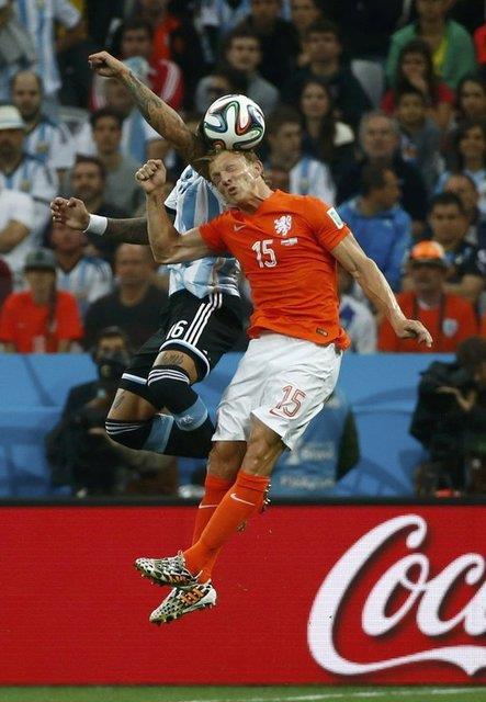 bu sefer gldrd. :))) mata tribnlerde bilmem ka sklan insan olduu aklanmm :)