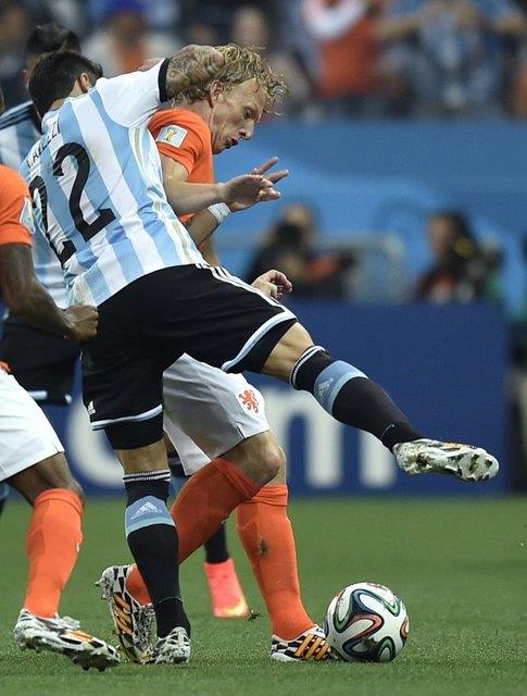 emeklilik zaman gelmitir. 9 temmuz 2014 hollanda arjantin manda iki takm da ta gibi hatasz top oynarken skc, mkc k mk etmeden 2 dk duramyor. ne yapsayd adamlar almayalardan 7 yiyen brezilyallar gibi hata stne hata m yapsaydlar. dnya kupas yar finali bu amatr lig ma deil.