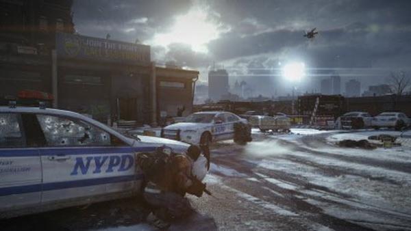 <br><b>Tom Clancy's The Division</b></br>  Getiimiz yl vefaat eden nl yazar Tom Clancy'nin ismiyle yaynlanacak oyunlardan olan The Division, bir yl nce ilk kez duyurulduunda ok byk ilgi toplamt. Bu yl E3'te oyun ii grntleri yaynlanan oyun yine byk ilgi toplad. Felaket sonras New York'ta hayatta kalmaya gruplarn atmasn anlatan oyun yeni nesil grafiklere sahip bir FPS/RPG olarak dikkat ekiyor ve heyecanla bekleniyor. Oyunun k tarihi ise 2015.