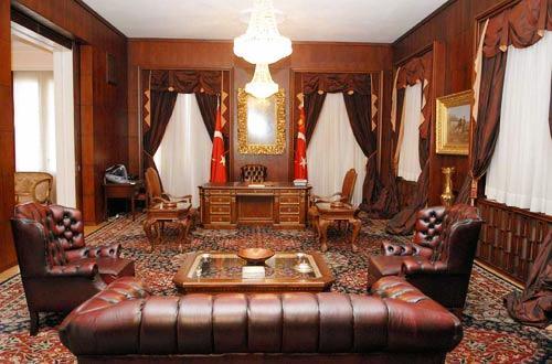 Milletvekili makam odalarnn tefrii iin mobilya alm: 4 milyon 349 bin 774 TL.