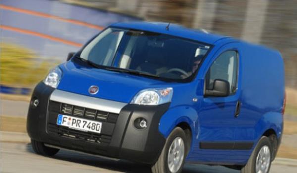 <br><b>Fiat'tan "Byk Deiim Kampanyas"</b></br>  Daha dk peinat demek istenmesi halinde 40 bin TL 48 aya kadar yzde 0,85 faizli kredi avantajndan yararlandran Fiat, Ducato'da ise 60 bin TL 48 aya kadar yzde 0.95 faizli kredi avantaj salyor. Nakit alm tercih edenlere ticari aralarda ilave 2 bin TL imkan getiren Fiat, Fiorino'yu 33 bin 210 TL, Yeni Doblo'yu ise 39 bin 10 TL'den balayan fiyatlarla mterileriyle buluturuyor.