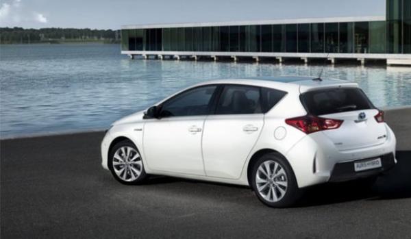 <br><b>Toyota'dan 3 bin 500 TL'ye varan indirim</b></br>  Auris'i 2 bin 500 TL indirim ve 46 bin 450 TL'den balayan fiyatlarla sata sunan Toyota, Yaris 1.33 benzinlide 3 bin 70 TL indirim yapyor. Toyota Verso 1,6 dizel ve benzinlide ise 3 bin 50 TL indirim ya da yzde 0,66 faizle satn alma imkan tannyor.