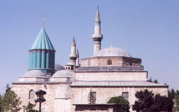 <p><b>Mevlana Mzesi - Konya</b></p>    Konya'da, Mevlna Klliyesi olarak bilinen yap kompleksinde yer alr; 1926'tan beri mze olarak ziyarete almtr. Mze alan bahesi ile birlikte 18.000 mye ulamtr. Dervi hcreleri, trbeler, semahane, mezar gibi bir ok yapy barndran mze, Trkiye'nin Topkap Saray'ndan sonra en ok ziyaret edilen mzesidir.