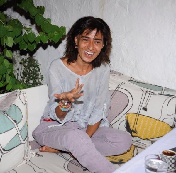 Baarl arkc Yldz Tilbe'nin Twiiter hesabndan Hitler'le ilgili paylat rk mesajlar olay oldu.