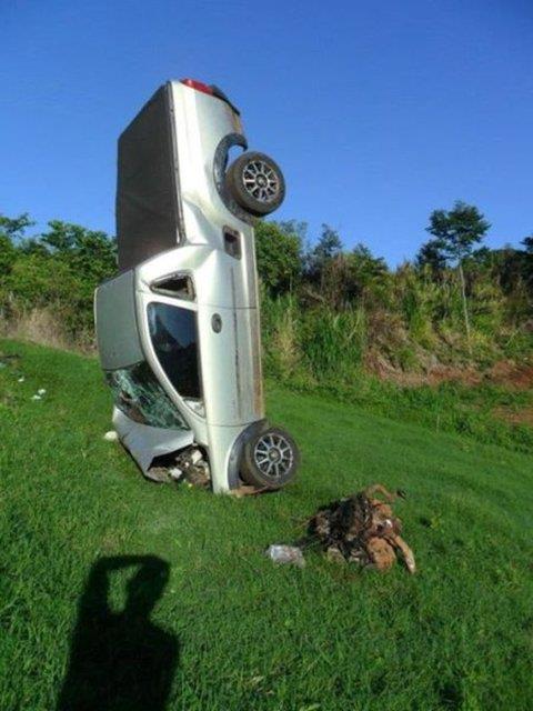 Arac dik konumda gren yoldan geenler durarak hatra fotoraf ekmeyi ihmal etmedi.