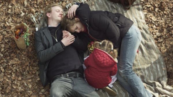 <br><b>nce Buz Kara Kmr</b></br>  Yi`nan Diao`nun ynettii ve Fan Liao, Lun Mei Gwei ile Xuebing Wang`n oynad "nce Buz Kara Kmr" dram arlkl bir in polisiyesi.