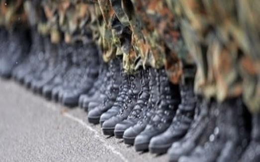 Muvazzaf askerlik grevini yaptktan sonra uzman erbala alnanlarn, muvazzaf askerlikte geen srelerinin kademe ilerlemesi yaplmak suretiyle derece ykseltilmesinde deerlendirilmesi ve oluacak farkn SGK tarafndan denmesiyle ilgili intibak sresi 6 aydan bir yla uzatlyor.