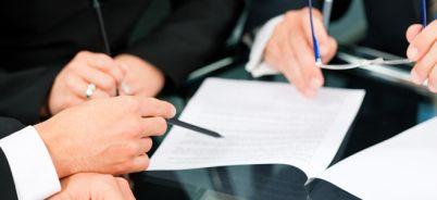 Ynetmelikle veya dier bir dzenleyici ilemle avukatlk stajna kabulde, staj dneminde ve avukatlk mesleine kabulde snav veya benzeri bir rejim ngrlemeyecek.