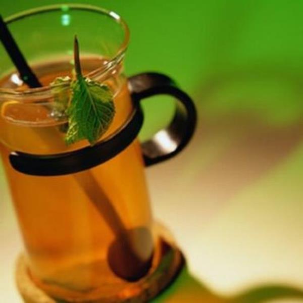 <b>Mide Bulants iin;</b> Nane ve ayva kabuu kaynatarak mide bulantnz hafifletebilirsiniz