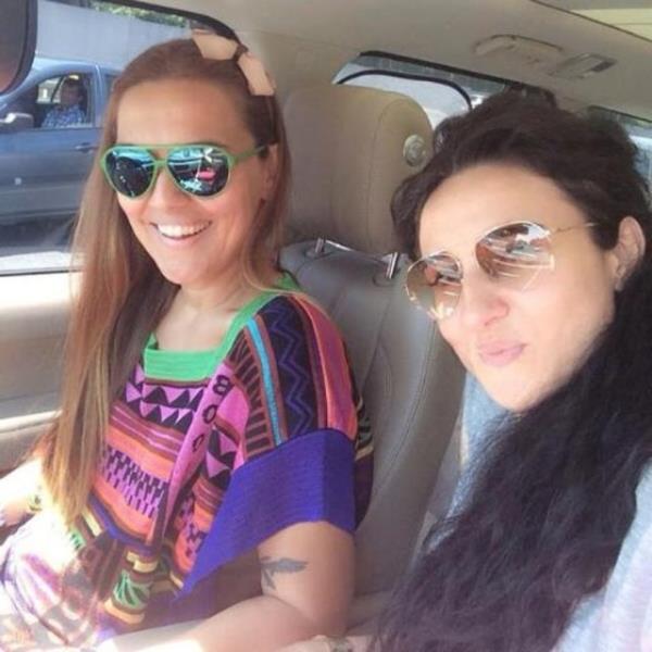 DEMET AKALIN  <br>Bu scakta alveri</br>