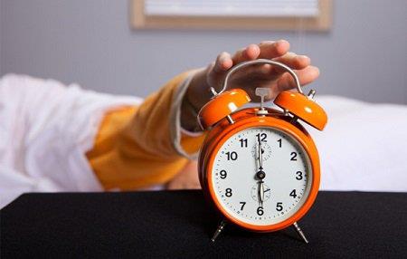 <br><b>Sahur nn Atlamayn</b></br>  Gnn oru tutulmayan blmnde, yine 3 n beslenmeye dikkat edin. Yatmadan nce yiyerek veya uyanp sadece su ierek sahur nn atlamak; a kalnan saatlerin uzamasna ve alk kan ekerinin erken saatlerde dmesine sebep olur.