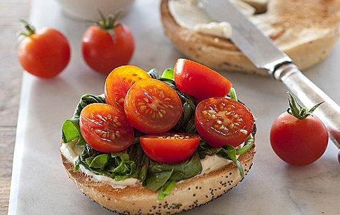 <br><b>Sahurda Lifli Ve Protein Asndan Zengin Besinleri Tercih Edin</b></br>  Sahur nnde salata, peynir, yumurta, yourt, tam buday ekmei gibi besinleri tercih edin. Vitamin asndan zengin meyve ve meyve sular tketin.