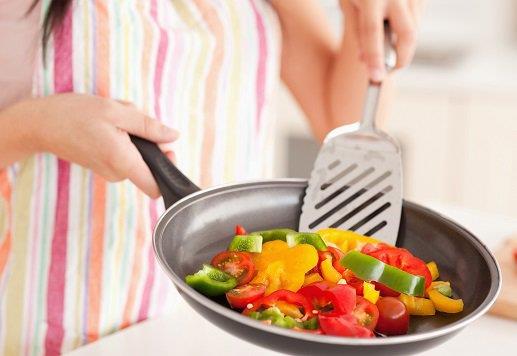 <br><b>Yemekleri Piirme eklinize Dikkat Edin</b></br>  Bol yal ve kzgn yada kzarm, kavrulmu yemeklerden uzak durun. Izgara, halama, buulama gibi piirme yntemlerini, frnda pien yemekleri tercih edin.