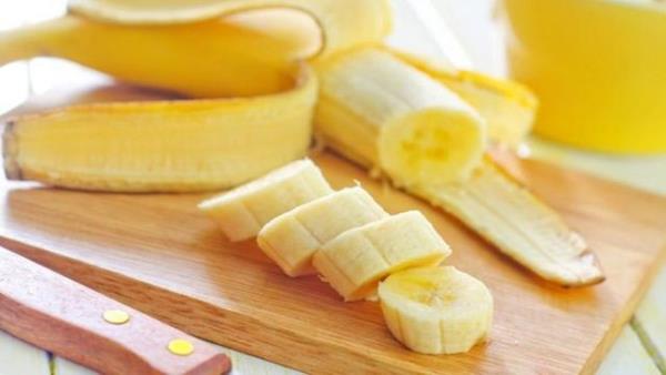 ngiltere'deki bir okulda 200 renci zerinde yaplan aratrmada, kahvaltda, ara nlerde ve le yemeinde muz yiyen ocuklarn snavlarda daha baarl olduu ortaya koyuldu