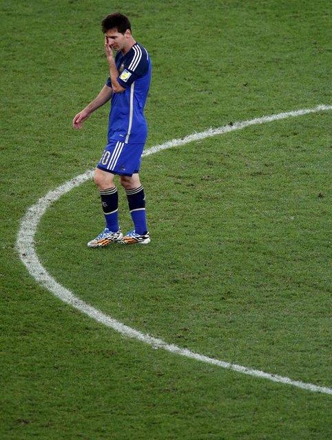 O turnuvada ov yaparak Tangocular' neredeyse tek bana ampiyon yapan Maradona; Messi'nin dnyann gelmi gemi en iyi futbolcu olarak gsterilmesini de elinde volmadan engellemi oldu...