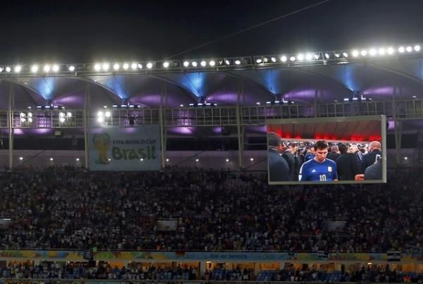 Ancak Baral yldzn karsna yine eyrek finalde Almanya kt... Panzer bu kez acmad... 4-0'lk skorla Arjantin sahadan silindi, Messi ise ok etkisizdi...