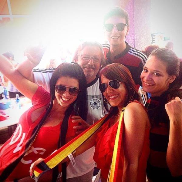 <br>KENAN ERETNGZ</br>  Vallahi hibirini tanmyorum nlym diye resim ektirmek istediler Almanyaaaa