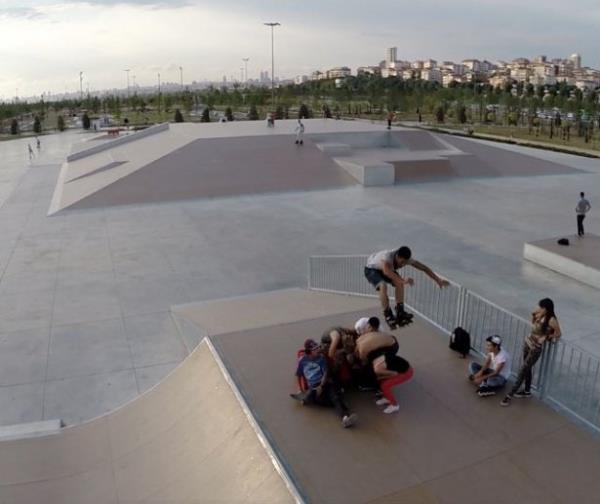 Parkta u anda en fazla ilgiyi ise Trkiye?nin en byk kaykay, paten ve akrobatik bisiklet platformlarnn bulunduu blm ekiyor.