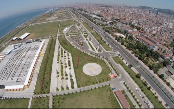 Maltepe sahilinde 400 metre derinlikte ve 3,5 kilometrelik bir bant olarak planlanan 1 milyon 200 bin metrekarelik alanda yaplan dolgunun ardndan oluturulan park inaatnn yzde 90?lk ksm tamamland.