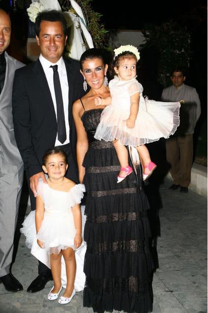 Acun Ilcal?nn ei Zeynep Ilcal geen hafta Bodrum?da iki aylk bebeini drd