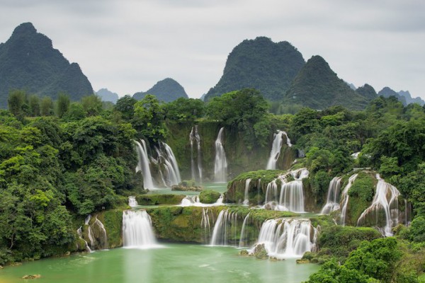 <br><b>Ban Gioc Waterfall - Ban Gioc elalesi</b></br>  Son Tong, bu kareyi Vietnam'da bulunan Cao Bang ilinde ekmi.
