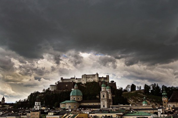 <br><b>Storm Over Salzburg - Salzburg'da Frtna</b></br>  Whitney Huynh'a ait bu kare, doal olarak Salzburg, Avusturya'da ekilmi.