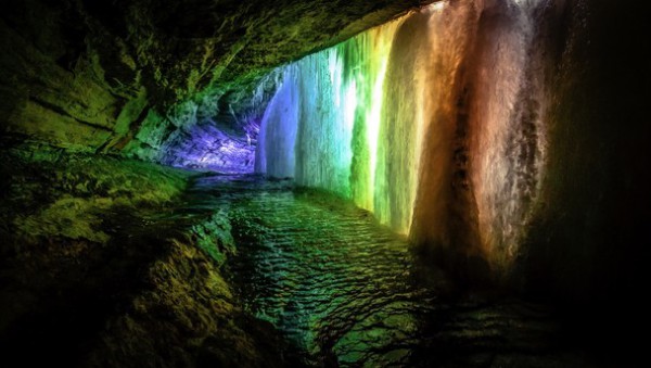 <br><b>Frozen Rainbow - Donmu Gkkua</b></br>  Eric Haugen'a ait bu fotoraf Minnesota, Minneapolis'te ekilmi. Twin Cities isimli bir blgedeki maaraya ait.