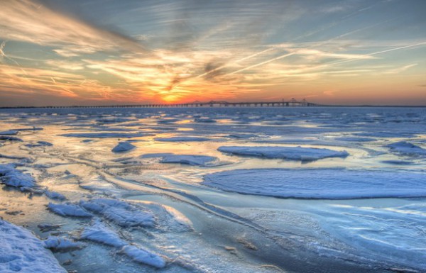 <br><b>Frozen Chesapeake Bay - Donmu Chesapeake Krfezi</b></br>  Mark Dignen, bu fotoraf Amerika'nn Maryland eyaletinde ekmi.