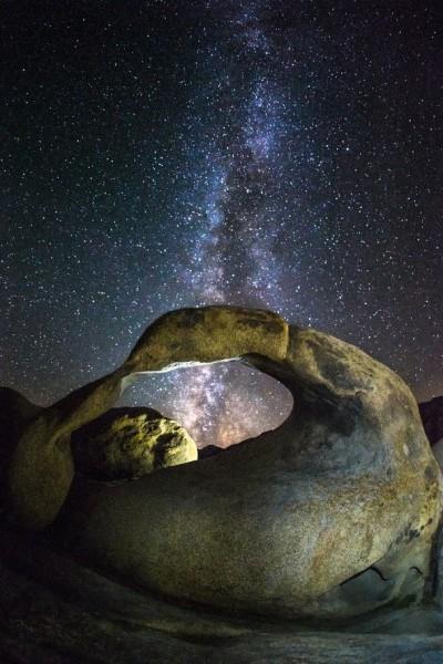 <br><b>Stargate - Yldz Kaps</b></br>  Nicholas Roemmelt bu kareyi Kaliforniya'da bulunan Mobius Kemeri'nde ekmi.