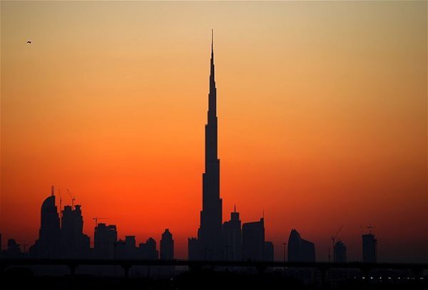 En yksek bina Dubai'de bulunan ve yapm 2010 ylnda tamamlanan 828 metrelik Bur Halife, dnyann en yksek gkdeleni.