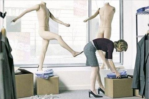 Reklam d�nyas�n�n en tuhaf afi�lerini g�rmeye haz�r olun!