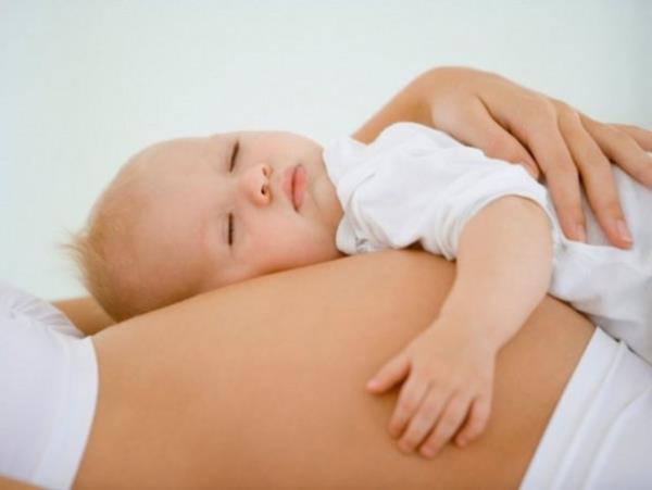 Ancak, bu teoriye gre, doum esnasnda bebek de ac ekiyor ve bir doum travmas yayor.