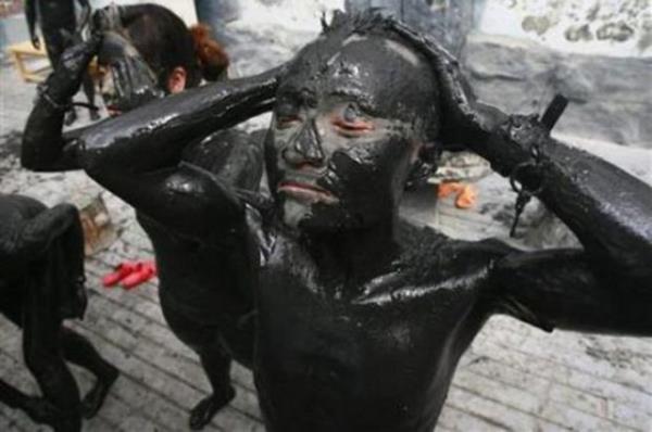 Mineral bakmndan zengin siyah amurun cilde iyi geldiine inanlyor