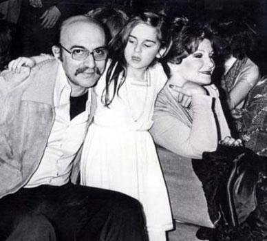 Seren Serengil babas ztrk ve annesi Nevin Serengil ile birlikte...