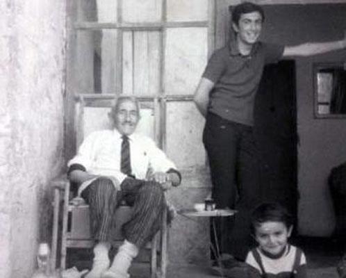 YILMAZ ERDOAN Ylmaz Erdoan amcas ve dedesi ile birlikte grlyor...