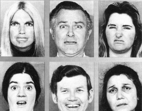 <p><b>Evrensel Yz fadeleri Deneyi</b></p>  Evrensel yz ifadelerini tespit etmek isteyen psikolog Carney Landis, deneklerinin yz kaslarnn hareketini takip etmek iin yzlerine yank bir mantarla hatlar izdi. Daha sonra deneklere amonyak koklatld, caz dinletildi, elleri kurbaa dolu bir sepete sokuldu.